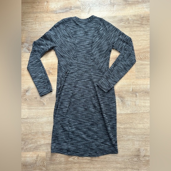 Lululemon &go Where-To Dress *Long Sleeve Size 6
Heathered Black - Picture 8 of 13